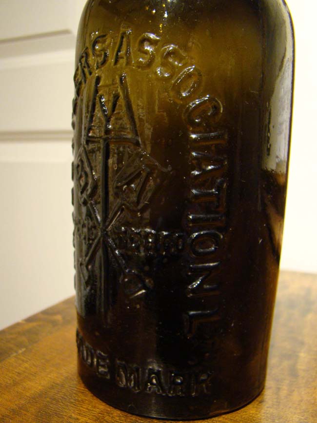 A late 19th century "York Bottlers Association Ltd" embossed black glass bottle — image 2